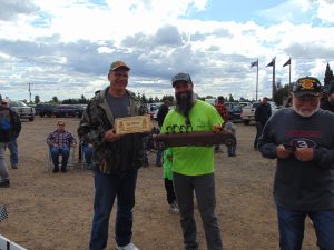 Valve-cover-race-winner-and-Randy